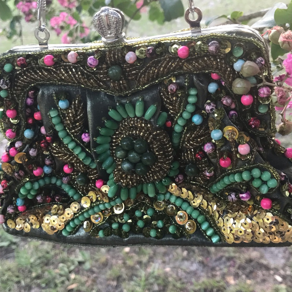 Exquisite Beaded Purse with Silver 24” Chain - Picture 3 of 5
